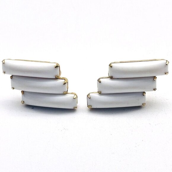 Unbranded Jewelry - Vintage Stacked Milk Glass Bead Earrings Gold Tone Screw Back Classic Career